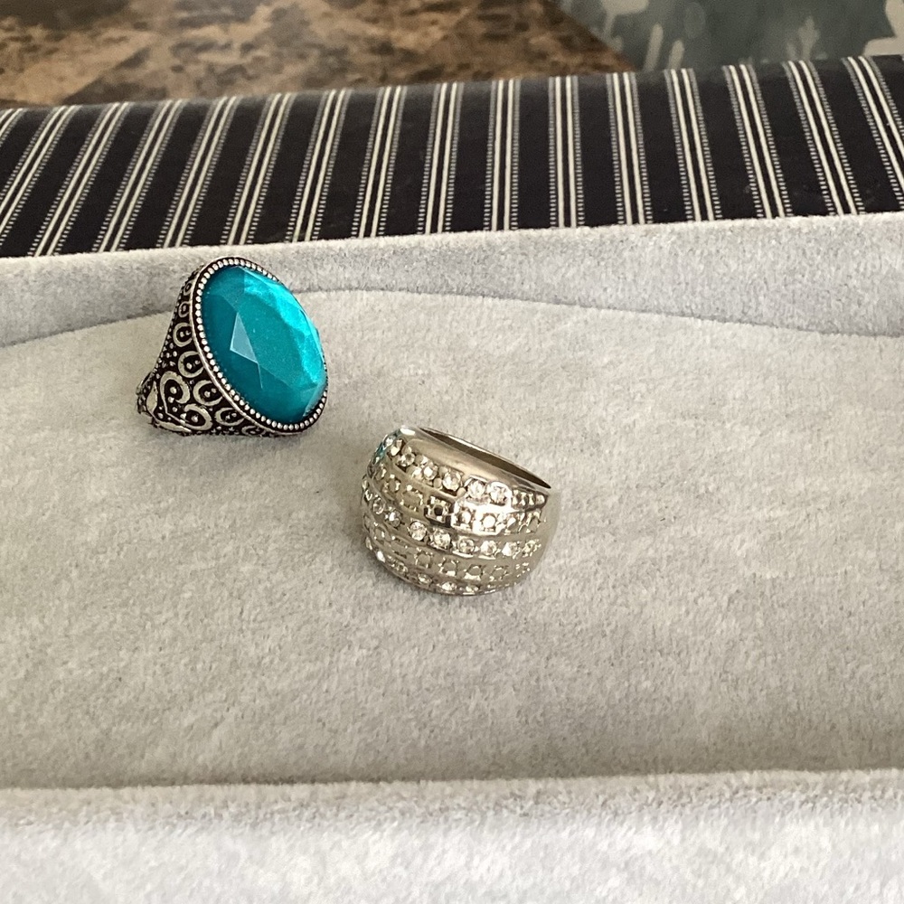 🚨Sale🚨!! 2 Vintage Fashion Rings - Picture 2 of 6